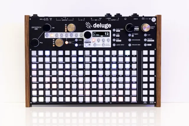 Synthstrom Audible Deluge sintetizzatore sampler sequencer
