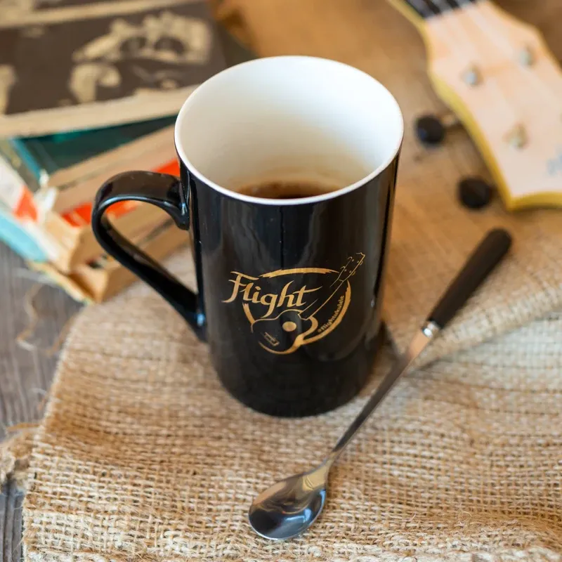 Flight Mug tazza nera logo oro con cucchiaino