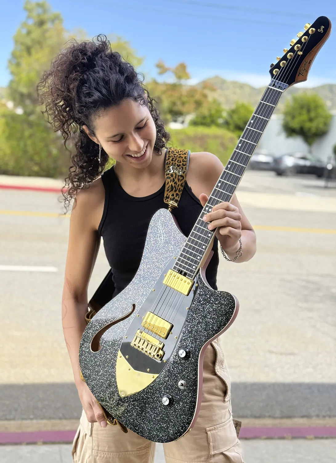Tagima Rocker SV-2 chitarra elettrica semi-hollow nera