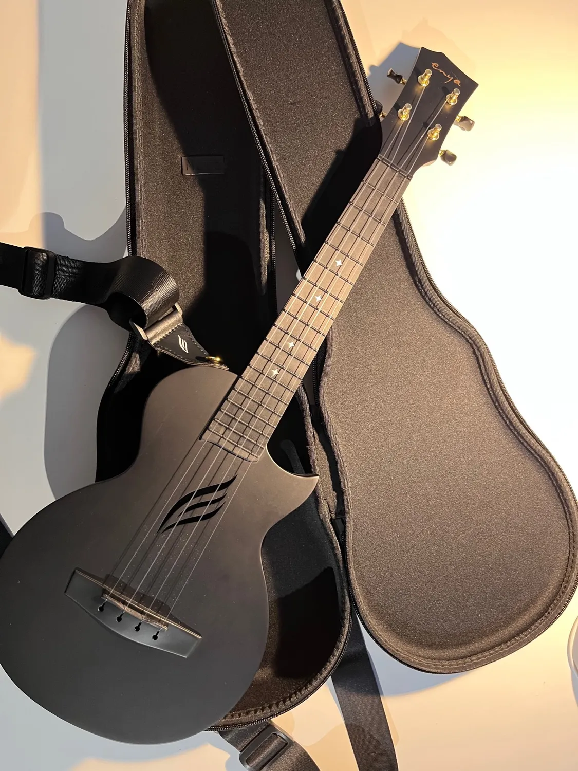 Enya Nova U ukulele concerto 23 pollici bianco carbonio