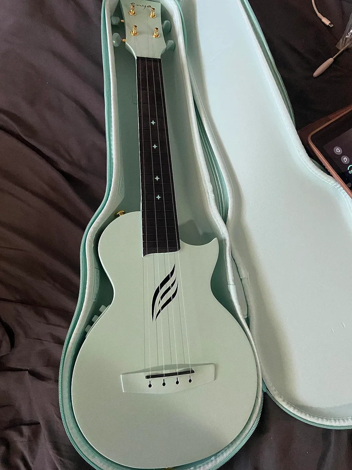 Enya Nova U/BL EQ ukulele concerto blu elettrico kit