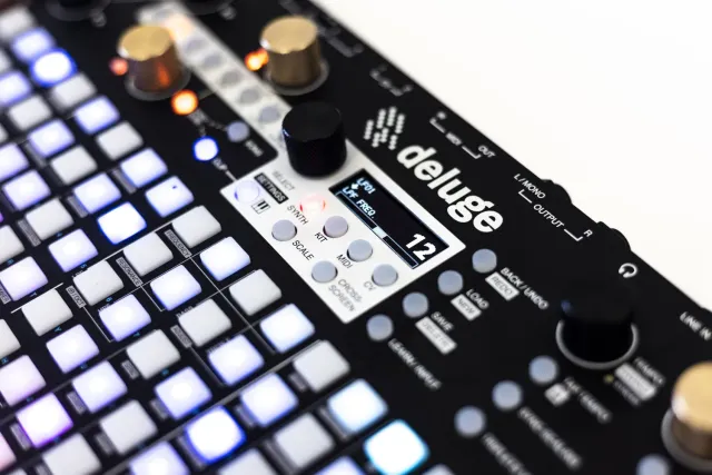 Synthstrom Audible Deluge Retrofit Display OLED acconto
