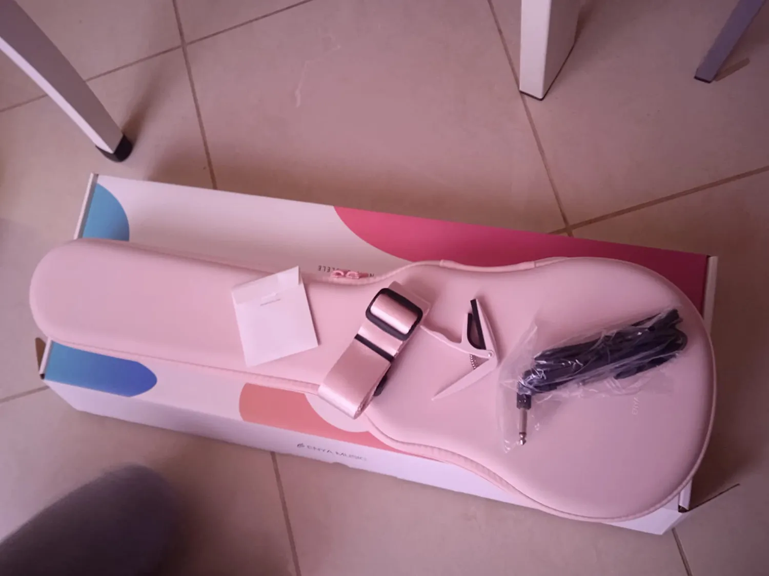 Enya Nova U 23 Ukulele Concerto Elettrico Rosa Kit Carbonio