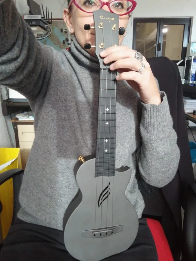 Enya Nova U ukulele concerto 23 pollici bianco carbonio
