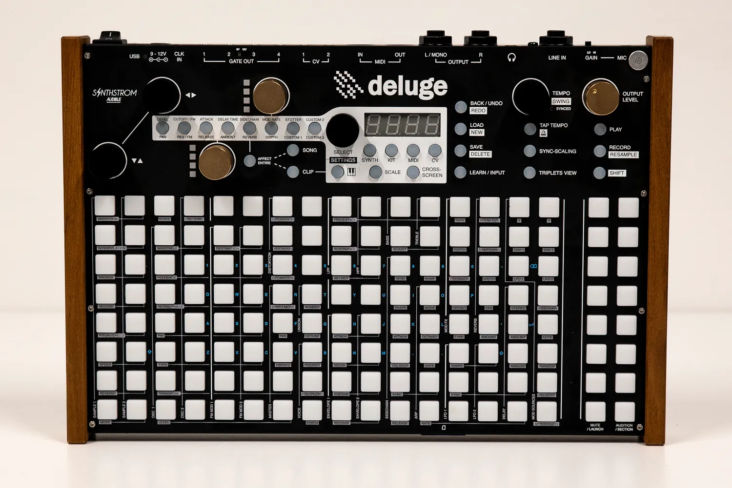 Synthstrom Audible Deluge sintetizzatore sampler sequencer
